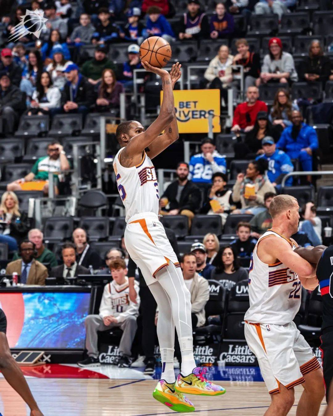 杜兰特在皇家马德里比赛中战术调整,夺冠引发热议!气势如虹延续的简单介绍 杜兰特在皇家马德里比赛中战术调整,夺冠引发热议!气势如虹延续的简单介绍