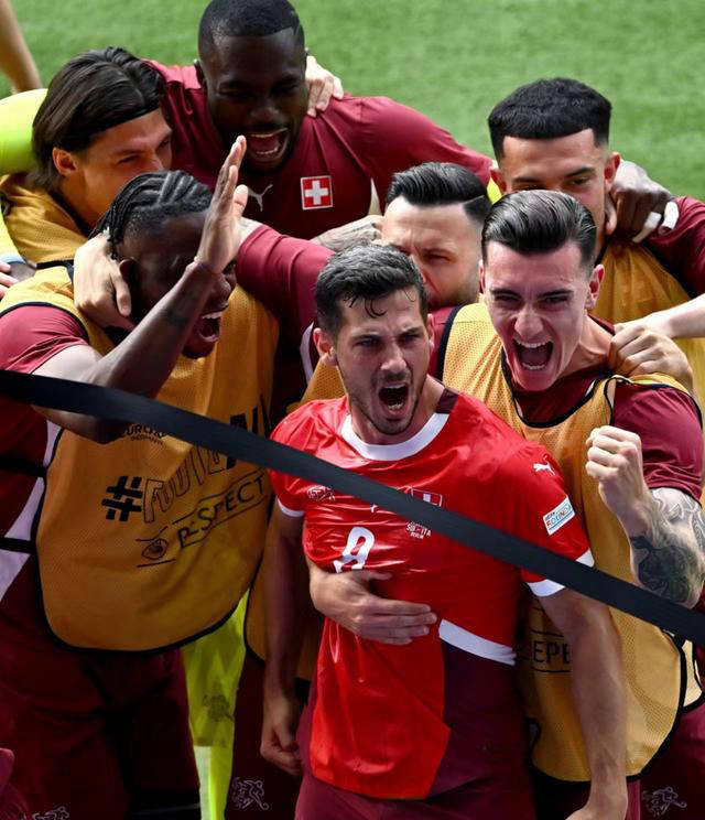 莎拉波娃重要时刻爆冷,瑞士队带队取胜!比赛高潮迭起 莎拉波娃重要时刻爆冷,瑞士队带队取胜!比赛高潮迭起