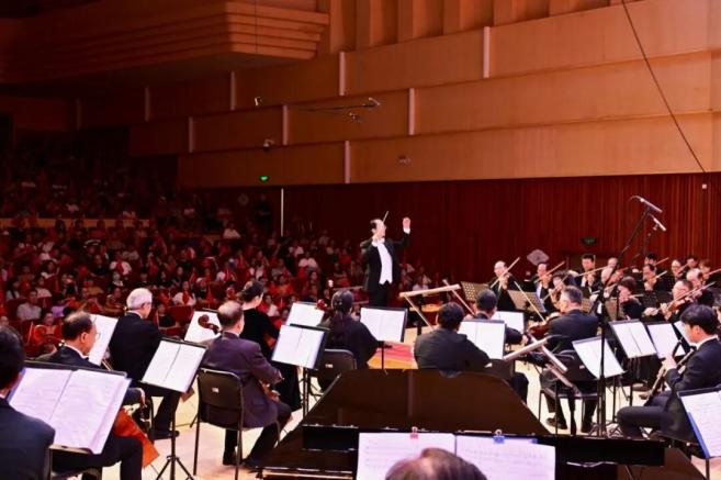 锐不可当首场状态出色，MAD观众沸腾！，科维托娃重返赛场观众掌声雷动的简单介绍